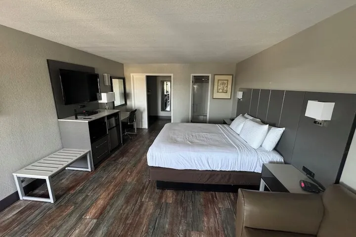 Room 2 of 17