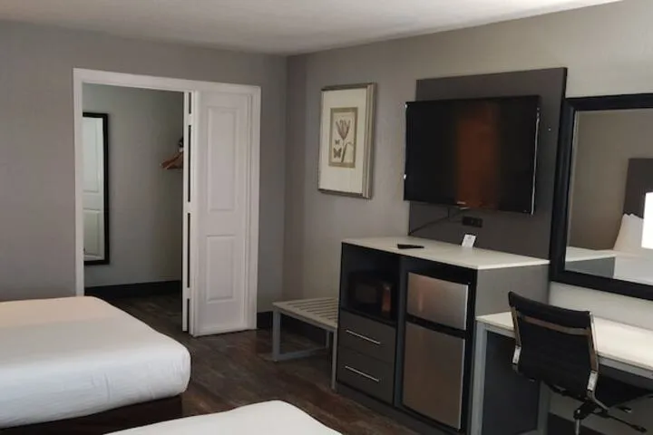 Room 5 of 17