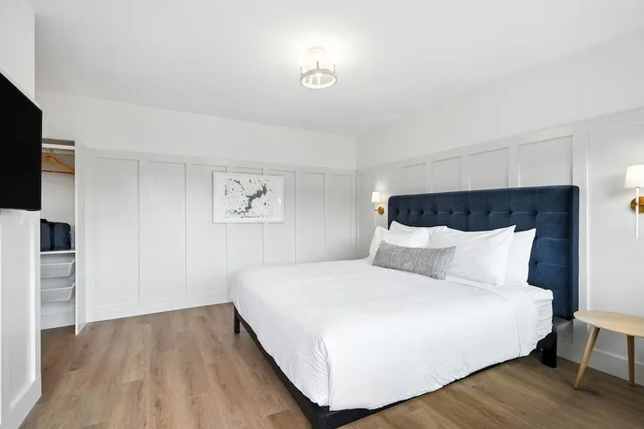 Room 5 of 77