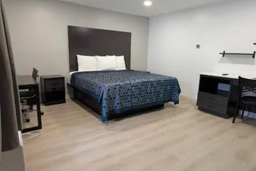 Casa Blanca Inn and Suites