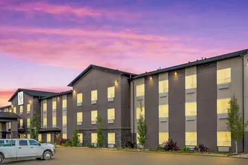 Duvernay Inn & Suites