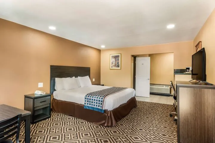 Room 4 of 30