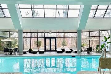 Hilton East Brunswick Hotel & Executive Meeting Center