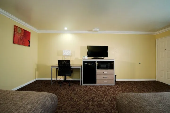 Room 5 of 40