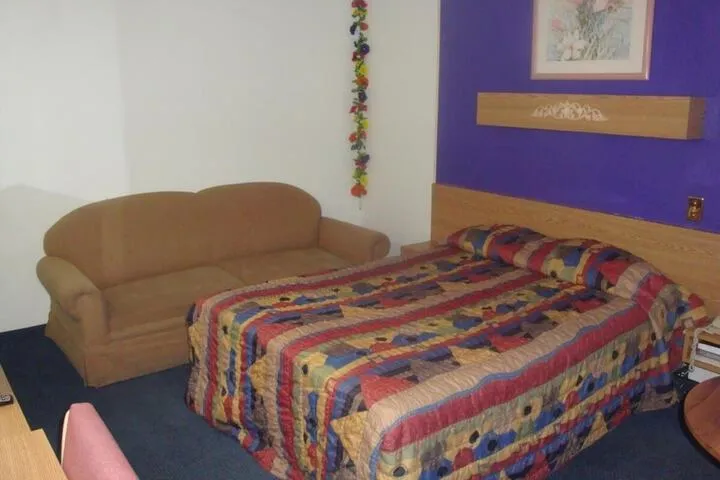 Room 4 of 27