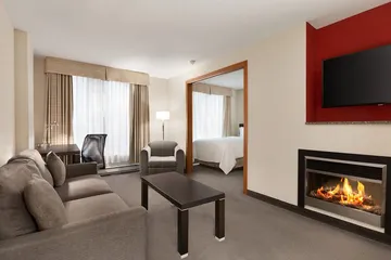Embassy Suites Montréal by Hilton