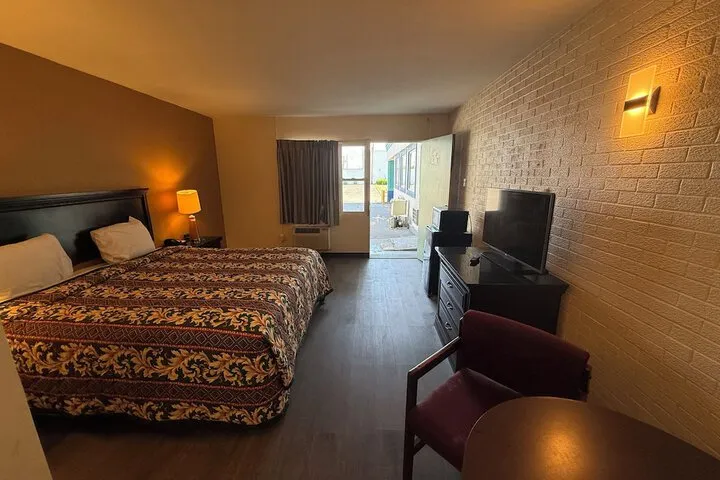 Room 5 of 17