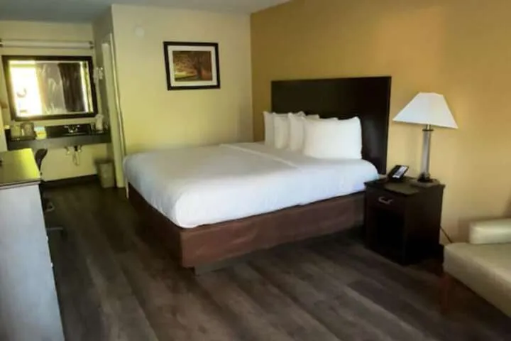 Room 2 of 6