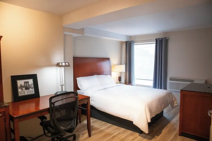 Room 2 of 33