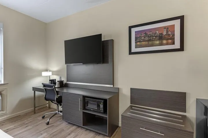 Room 4 of 31