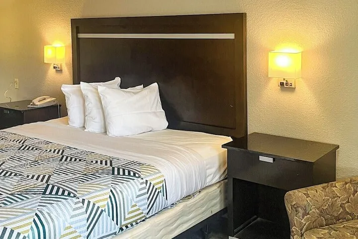Room 4 of 19