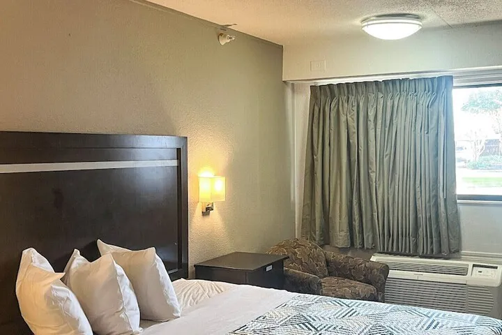 Room 5 of 19