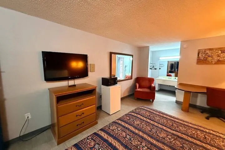 Room 5 of 11