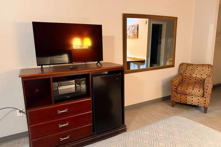 Room 4 of 11