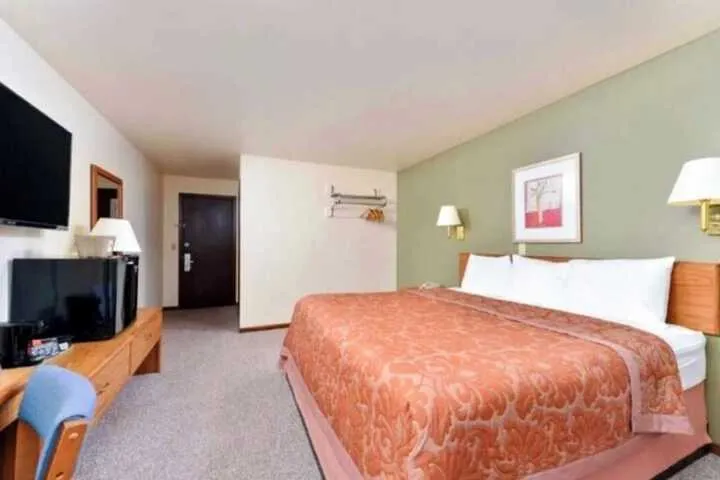 Room 3 of 17