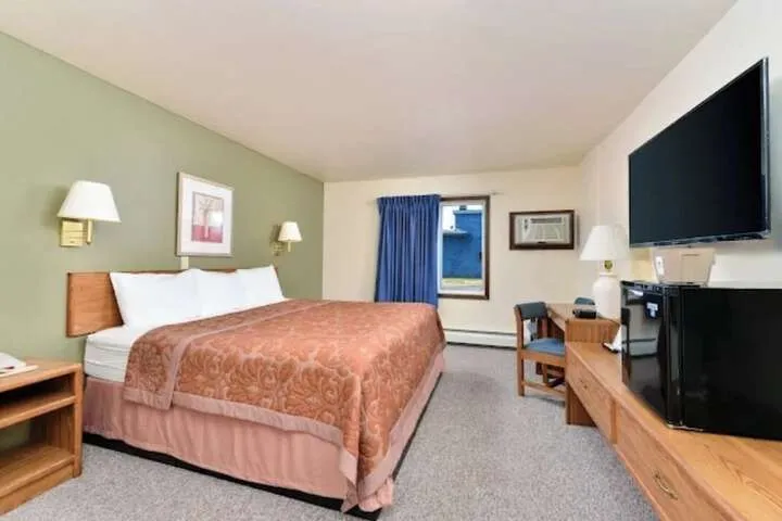 Room 5 of 17
