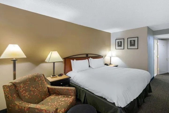 Room 5 of 16