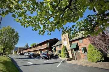 LakeFront Lodge
