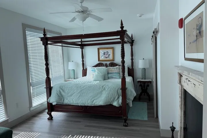 Room 2 of 32