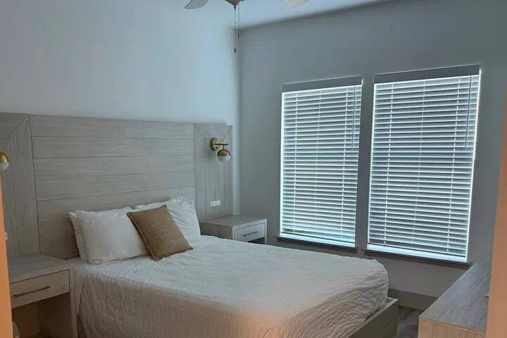 Room 5 of 32