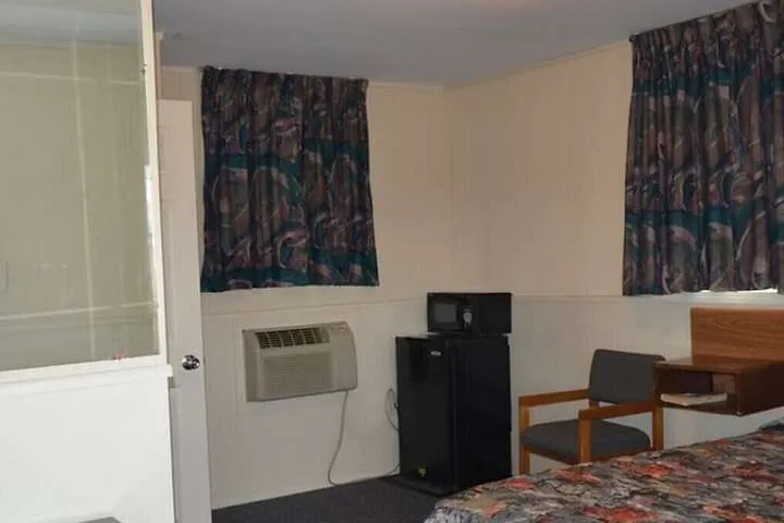 Room 4 of 17