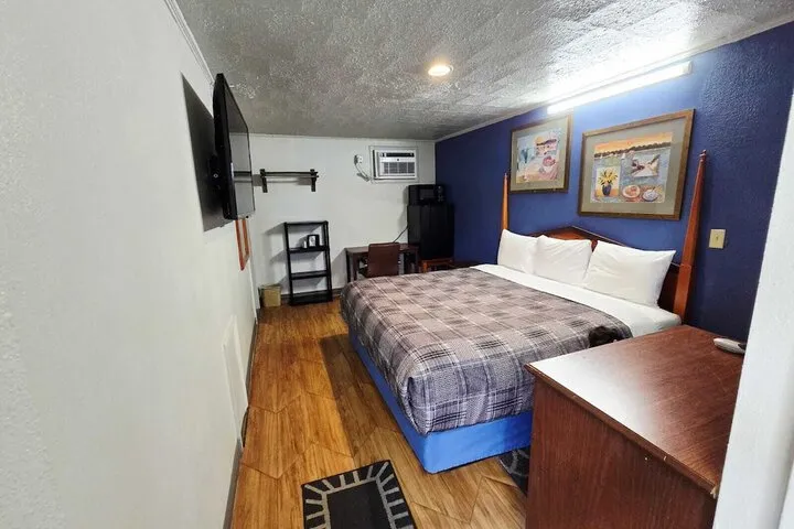 Room 5 of 20