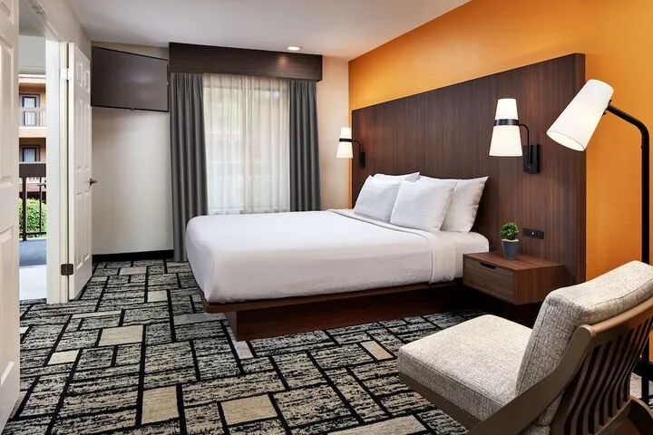 Room 5 of 32