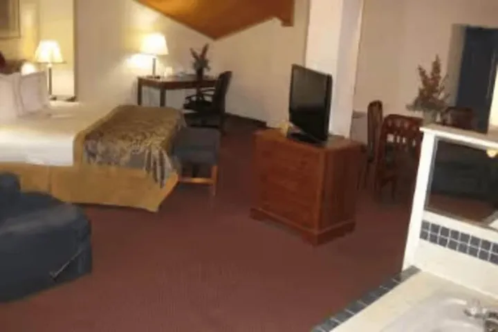 Room 4 of 13