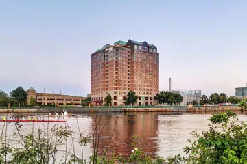 DoubleTree Suites by Hilton Hotel Boston - Cambridge