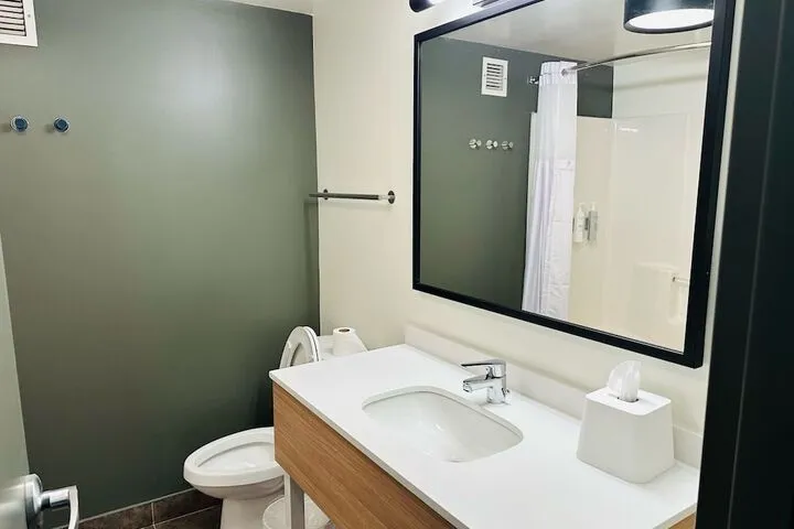 Room 5 of 16