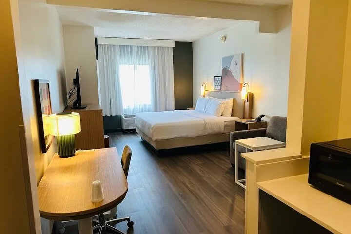 Room 3 of 16