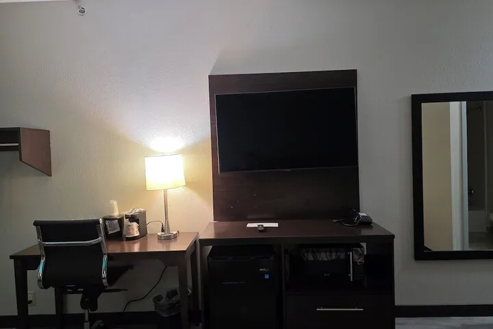 Room 5 of 15