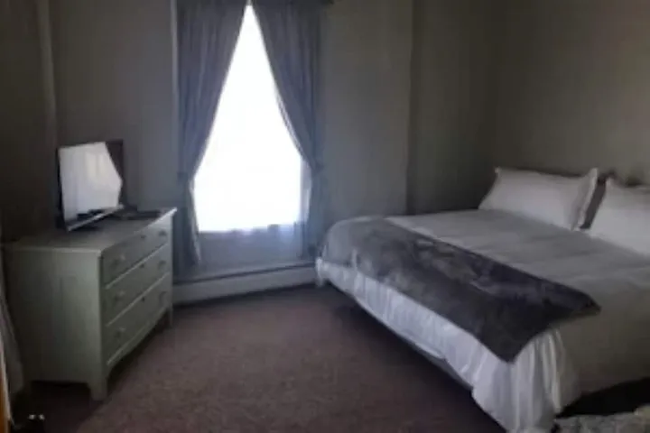 Room 3 of 7