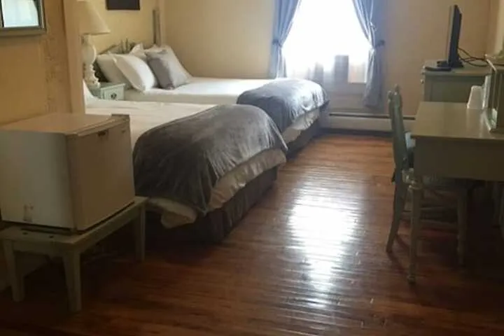 Room 2 of 7