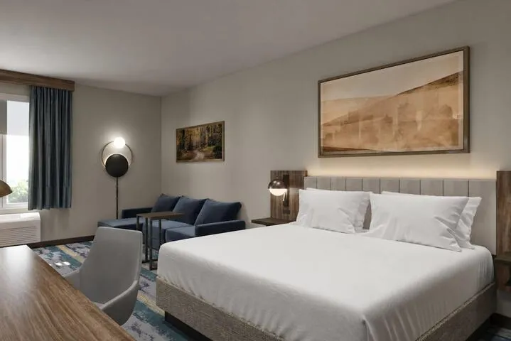 Room 5 of 9