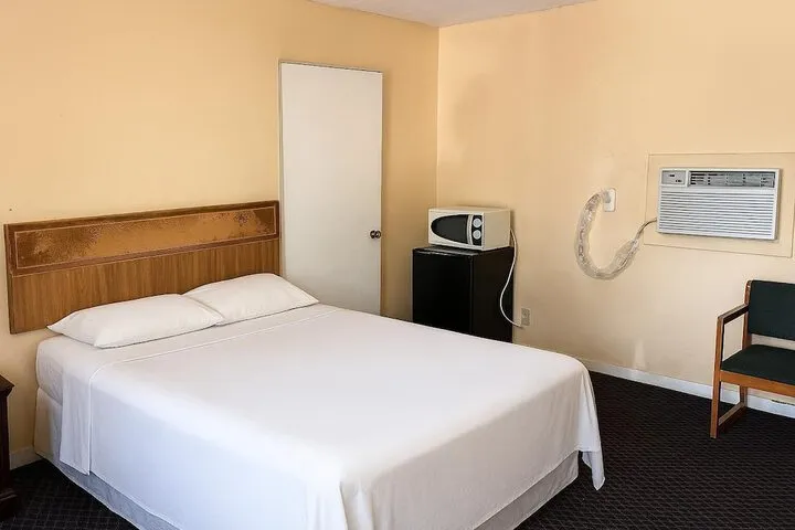 Room 4 of 15