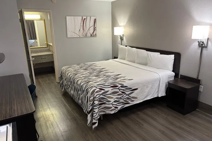 Room 2 of 8