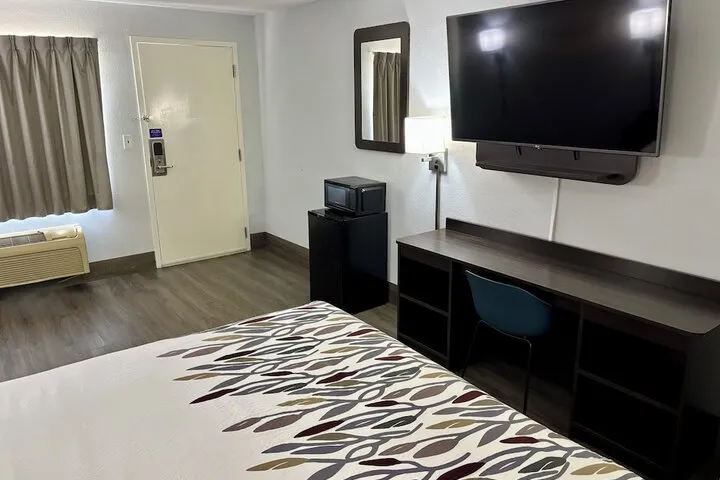 Room 3 of 8