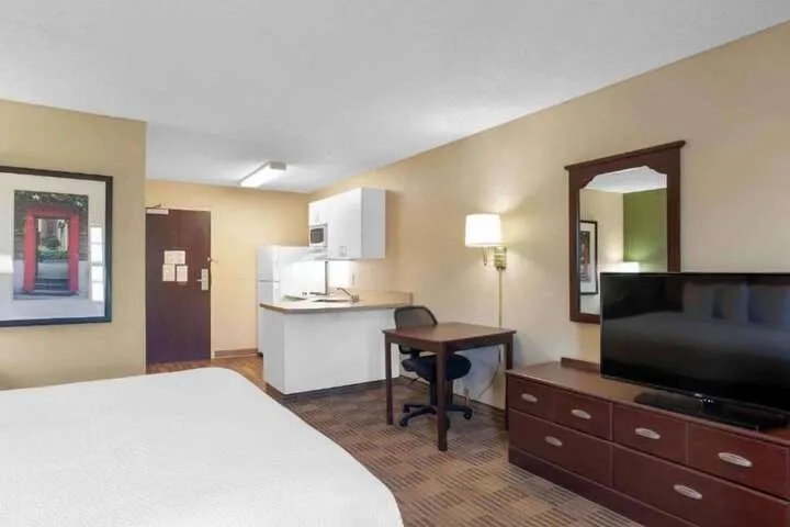 Room 4 of 12