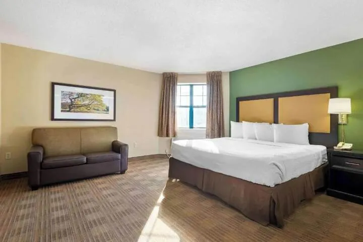 Room 4 of 25