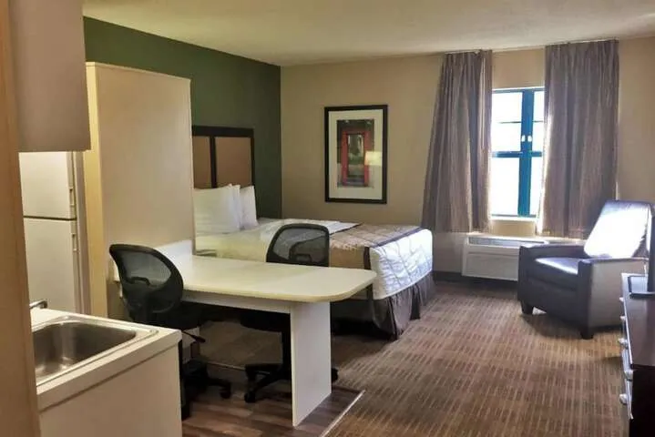 Room 5 of 25