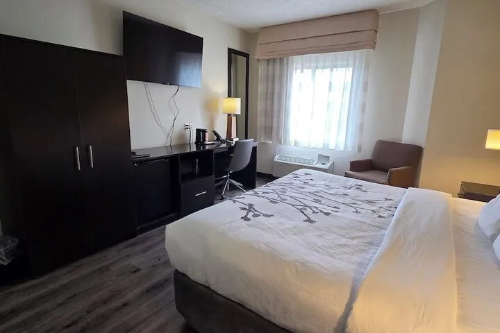 Room 4 of 30