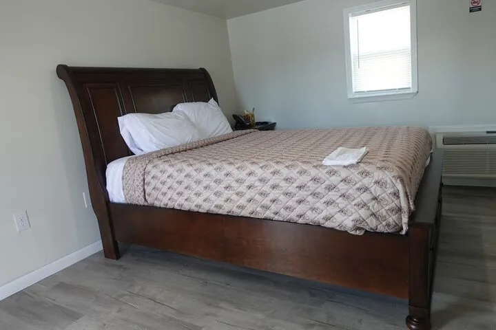 Room 5 of 11
