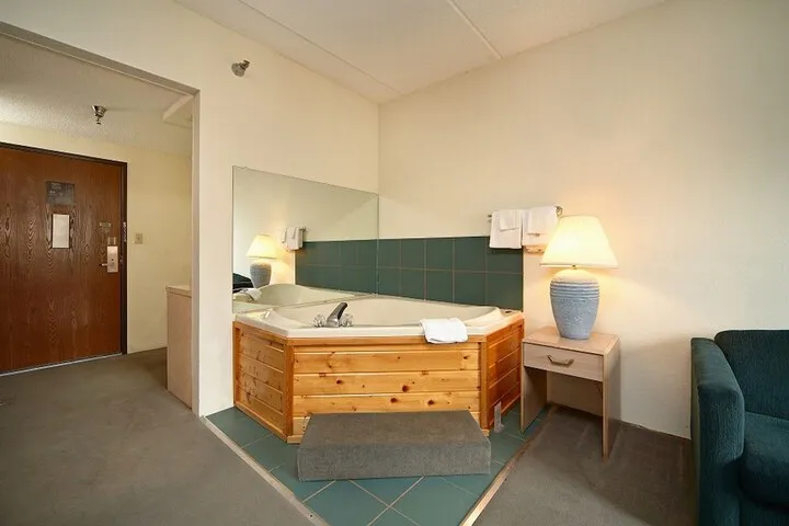 Room 4 of 27