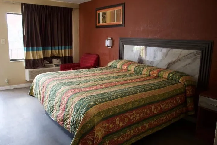 Room 4 of 20