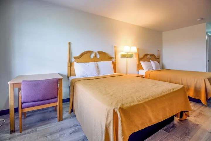 Room 4 of 28