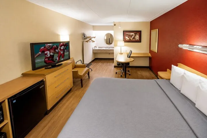 Room 5 of 17