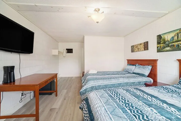 Room 4 of 13