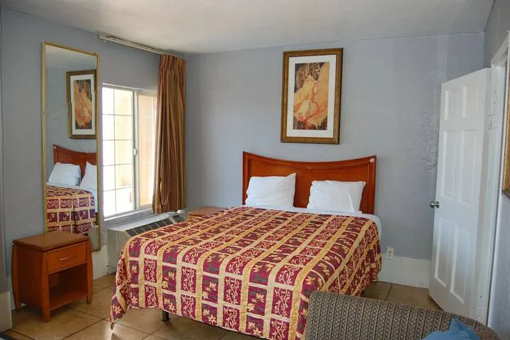 Room 4 of 15
